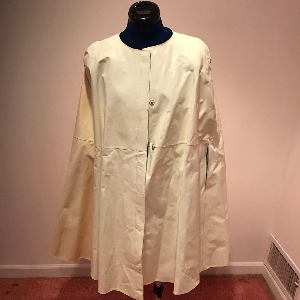 New With Tags $2575 Fendi Cape Coat 40